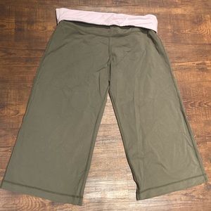 Lululemon roll-top capris